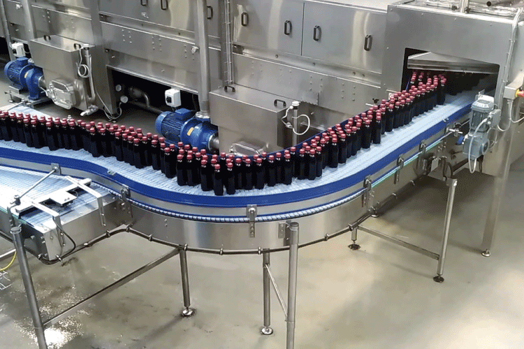 Bottles Conveyor belt and roller conveyor